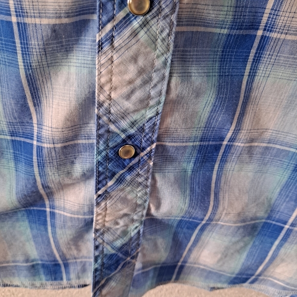Wrangler light blue plaid button down shirt - Picture 4 of 6
